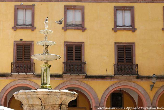 Bosa, Corso Vittorio Emanuele II, Piazza Costituzione, uma fonte - Sardenha