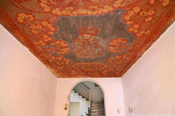 Bosa, Corso Vittorio Emanuele II, teto pintado buquês de rosas - Sardenha