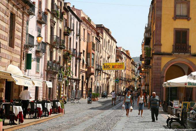 Bosa, Corso Vittorio Emanuele II, a vista de cima Costituzione - Sardenha