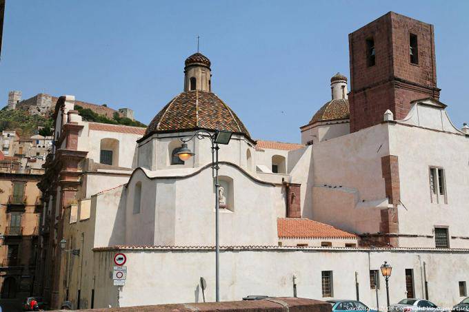 Bosa, cúpulas e torre sineira da Catedral dell'Immacolata Concezione - Sardenha