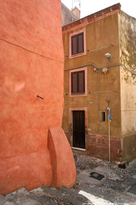 Bosa, via San Ignazio, redundância de laranja - Sardenha