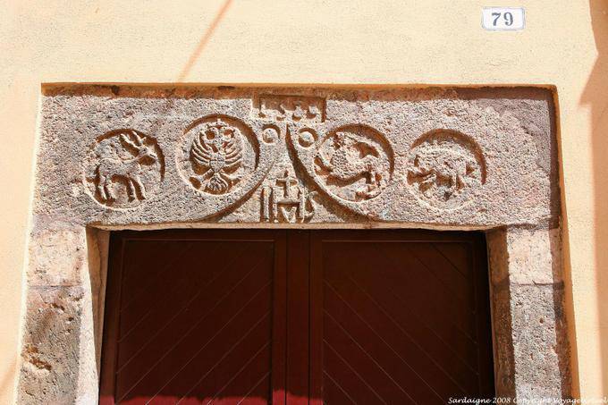 Bosa, via San Ignazio, sinais cabalísticos - Sardenha