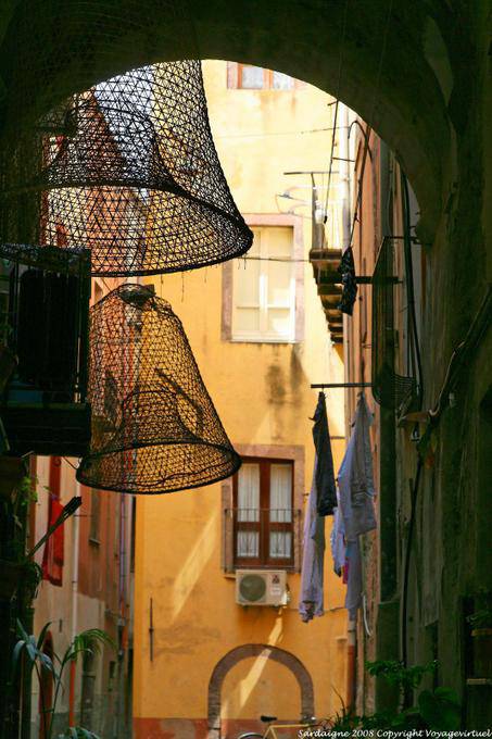 Bosa, via Santa Croce, as armadilhas de pesca - Sardenha