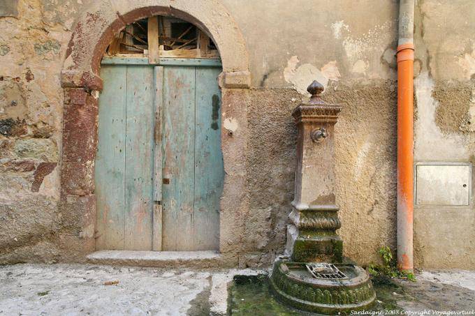 Bosa, Vicolo della Scuda Street Fountain - Sardenha