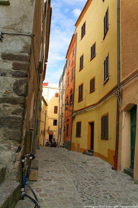 Edifícios coloridos, Castelsardo, centro histórico - Sardenha