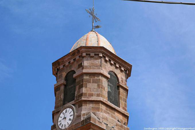 Chiaramonti Tzaramonte igreja, o campanário - Sardenha