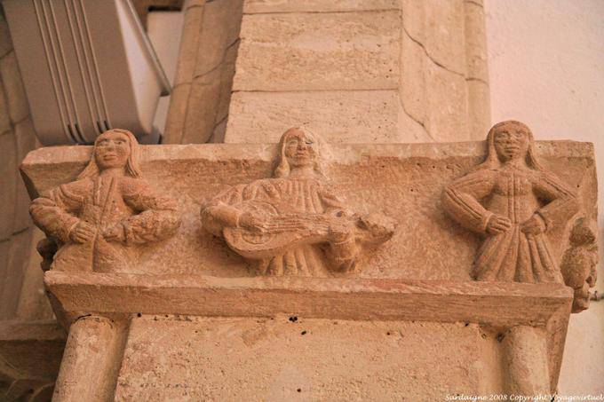 Cossoine Chiesa di Santa Chiara, em baixas músicos de socorro - Sardenha