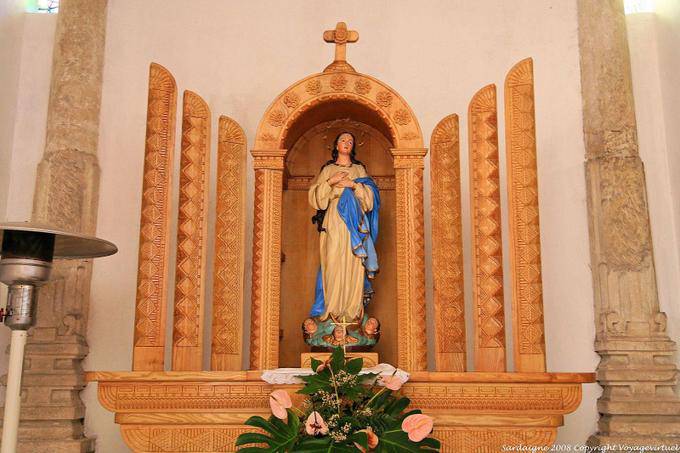 Cossoine Chiesa di Santa Chiara, Virgin em um altar de madeira - Sardenha