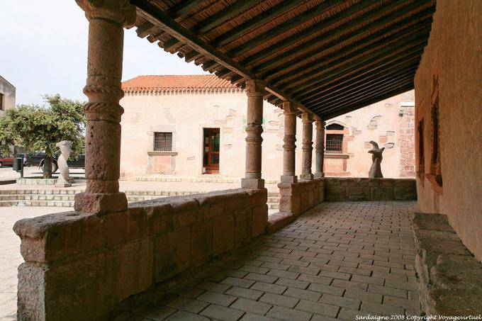 Colunas de trachyte vermelho Fordongianus Forum Traiani, Casa aragonês - Sardenha