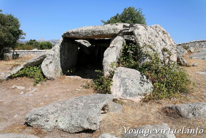 Luras Dolmen Ladas - Sardenha