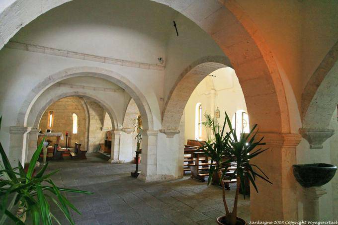 Monteleone Rocca Doria, Chiesa San Stefano, arcades, uma outra visão interior - Sardenha