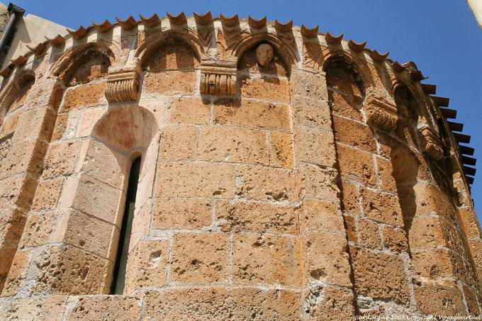 Monteleone Rocca Doria, Chiesa San Stefano, parede exterior - Sardenha