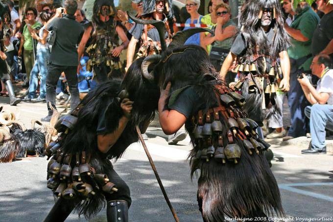 Nuoro, Festa del Redentore, Mamutzones Antigos Samugheo batalha - Sardenha