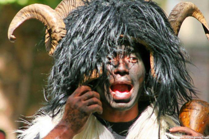 Nuoro, Festa del Redentore, Mamutzones Antigos Samugheo grito da besta - Sardenha