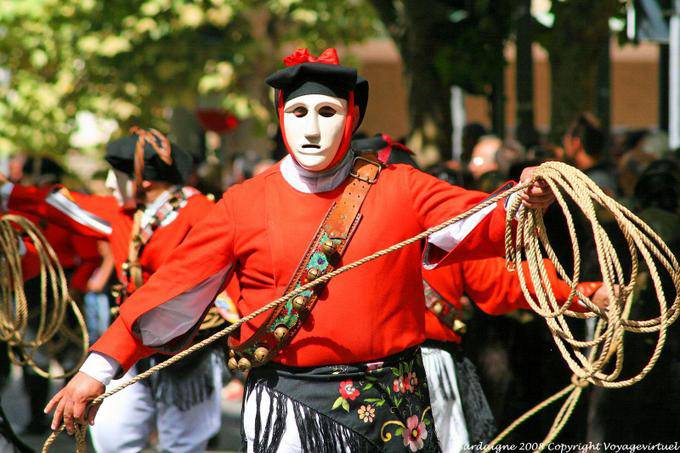 Nuoro, Festa del Redentore, preparação Maschere Mamoiada lasso - Sardenha