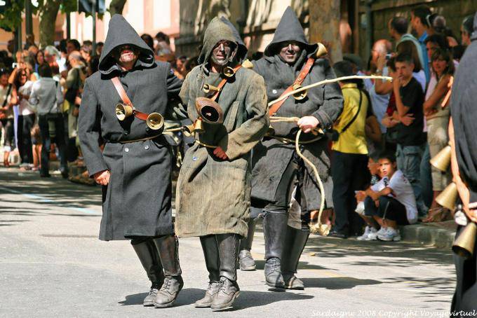 Nuoro, Festa del Redentore, os menores Barbagia, dança trio - Sardenha