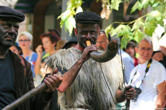 Nuoro, Festa del Redentore, sos Merdules Bezzos do homem chifre Otzana - Sardenha