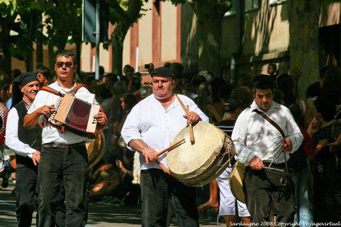 Nuoro, Festa del Redentore, Tamburinos Gavoi, tambor e triângulo - Sardenha