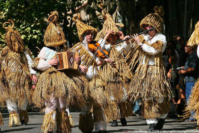Nuoro, Festa del Redentore, vestido tradicional vegetal - Sardenha