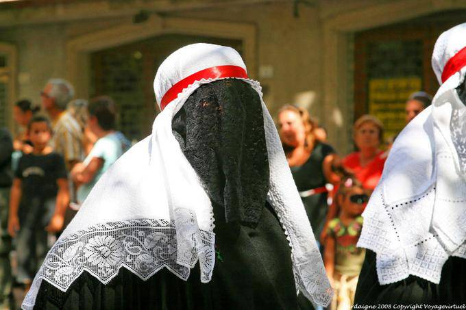 Nuoro, Festa del Redentore, véu de renda preta - Sardenha