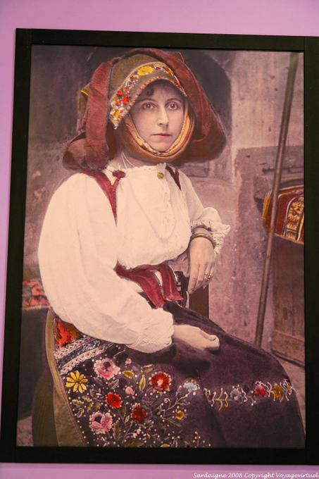 Museu Nuoro, mulher da Sardenha no vestido tradicional - Sardenha