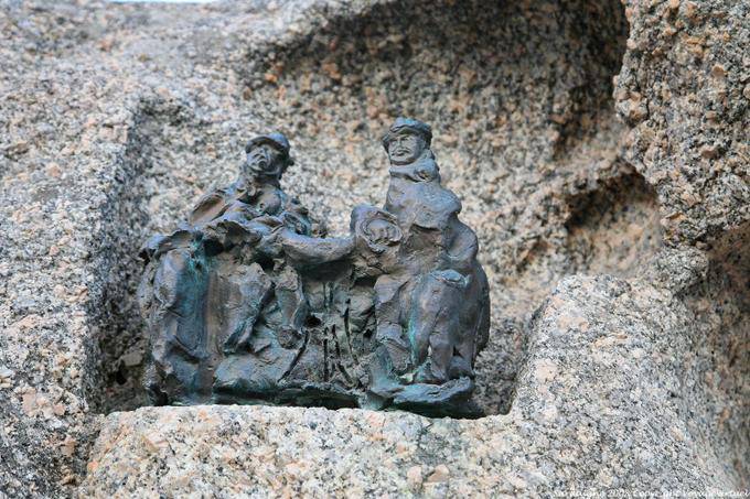 Obra do escultor local, Nuoro, Sebastiano Satta piazza, escultura Constantino Nivola - Sardenha