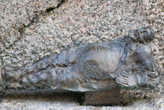 Poeta da Sardenha Revestido, Nuoro, Sebastiano Satta piazza, escultura Constantino Nivola - Sardenha