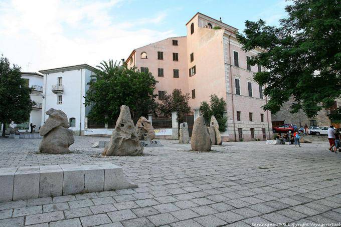 Escultura Nuoro Piazza Sebastiano Satta Constantino Nivola - Sardenha
