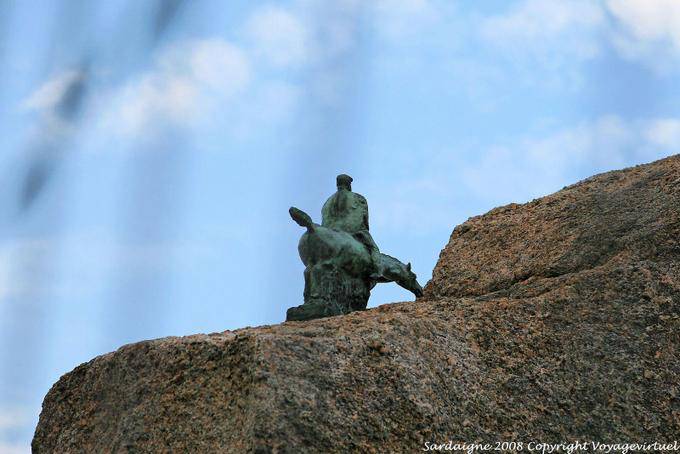 Cavalo de bronze, Nuoro, Sebastiano Satta piazza, escultura Constantino Nivola - Sardenha