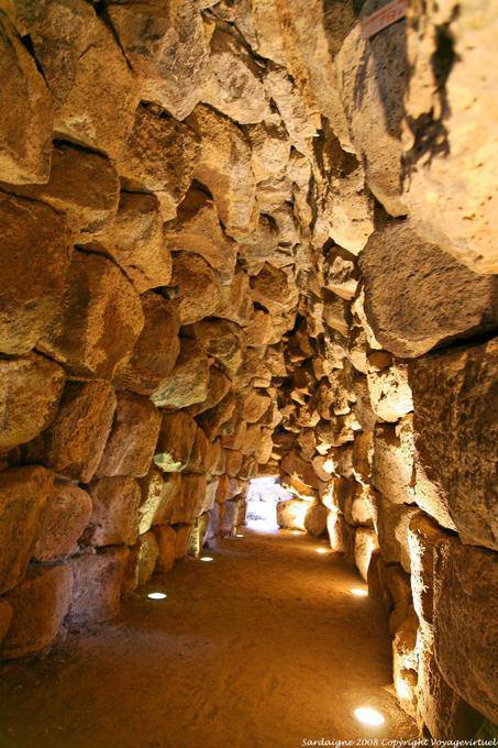 Nuraghe Santu Antine, passagem abobadada - Sardenha