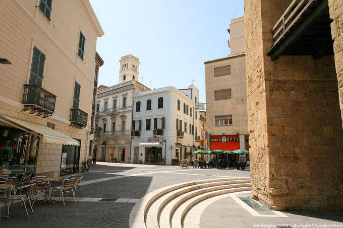 Oristano, Piazza Roma, retrovisores - Sardenha