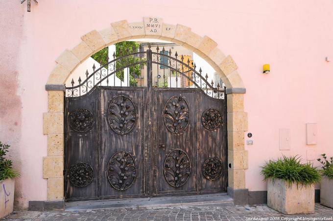 Esculpido portão de ferro forjado, Oristano, via Aquila - Sardenha