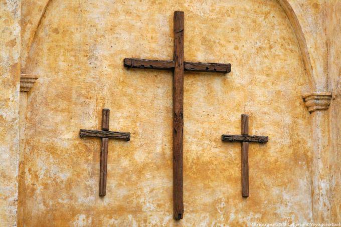 Orosei, Cruz Chiesa Sas Animas, via Nazionale - Sardenha