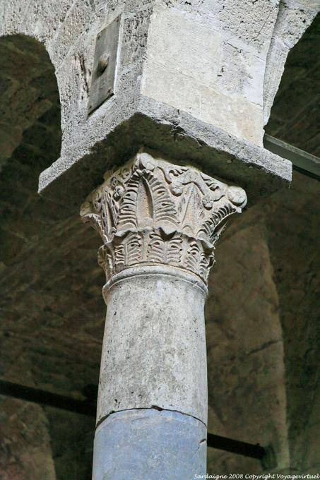 De Santa Giusta, detalhe de uma coluna Basílica - Sardenha