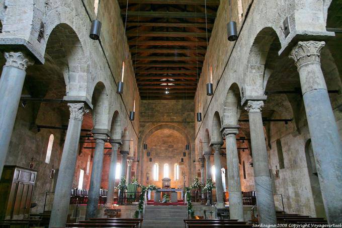 De Santa Giusta, colunas de mármore neanderthal Thorros Basílica - Sardenha