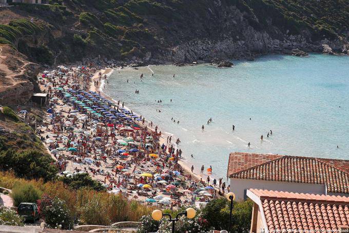 Santa Teresa di Gallura, praia lotada - Sardenha