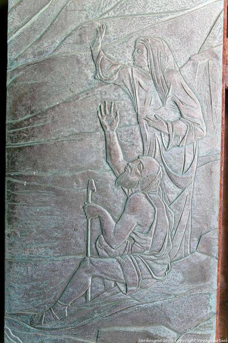 Basilica della Santissima Trinita di Saccargia, baixo-relevo no metal - Sardenha