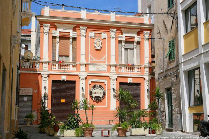 Sassari, Corso Vittorio Emanuele II, a fachada da Liberdade ristorante - Sardenha