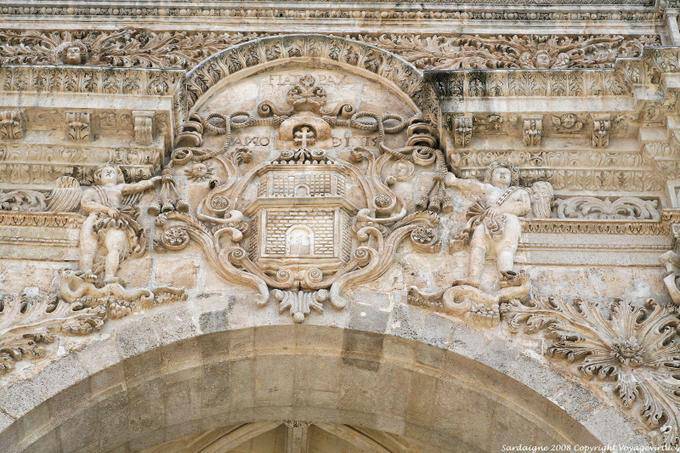 Sassari, a Catedral de San Nicola, acima do patamar, Fiat Pax - Sardenha