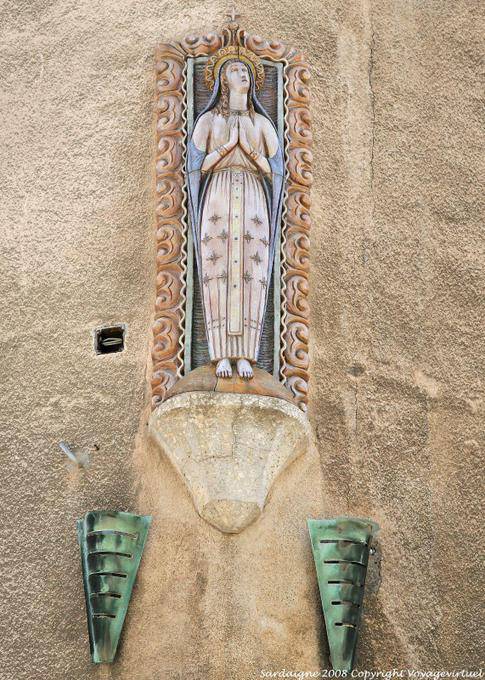 Em branco colorido esculpida em um canto, Duomo San Nicola, Sassari - Sardenha
