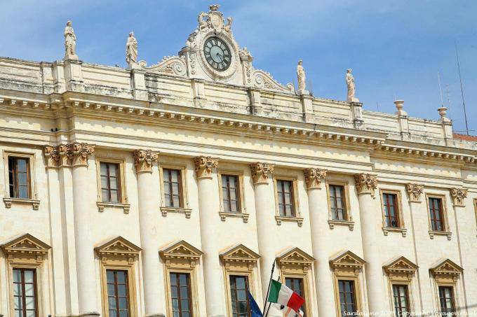 Sassari, Piazza Italia, Palazzo della Provincia, fachada close-up - Sardenha