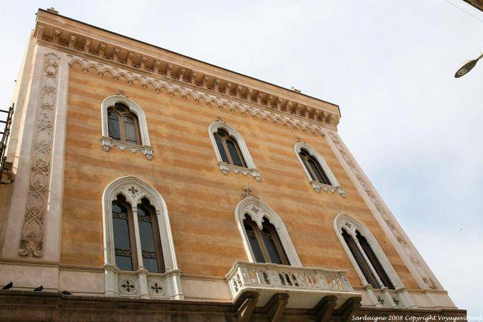 Detalhe da fachada do Palazzo Giordano Apostoli, Piazza Italia, Sassari - Sardenha