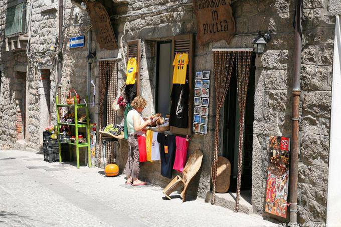 Tempio Pausania via Amsicora, o mercado - Sardenha