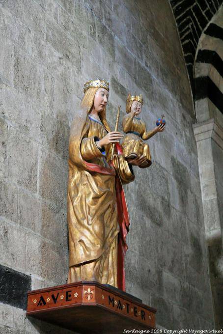 Estátua Thiesi, a Igreja de San Pietro di Sorres da Virgem Ave Mater - Sardenha