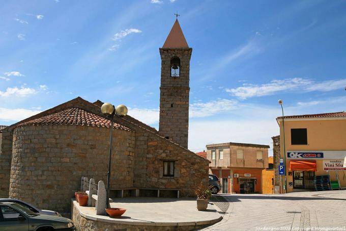 Trinità d'Agultu e Vignola, em vez de 04 de novembro e Igreja - Sardenha