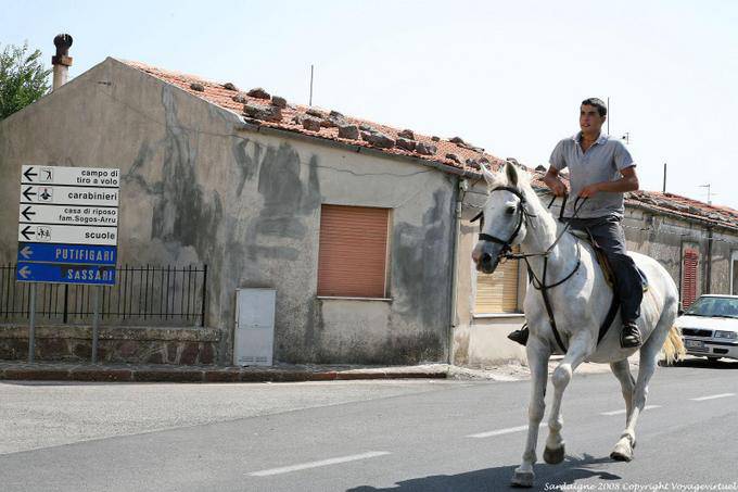 Villanova Monteleone, o piloto na estrada - Sardenha