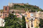 Bosa, a Catedral e Fort Malaspina, Sardenha.