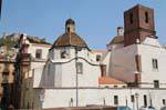 Bosa, cúpulas e torre sineira da Catedral dell'Immacolata Concezione, Sardenha.