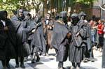 Nuoro, Festa del Redentore, sos Maimones de Onieri, vestidos pretos, Sardenha.