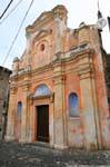Orosei, laranja igreja na cidade, Sardenha.